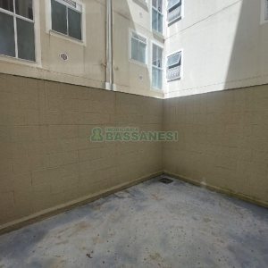 Apartamento com 48m², 2 dormitórios, 1 vaga, no bairro Desvio Rizzo em Caxias do Sul para Alugar