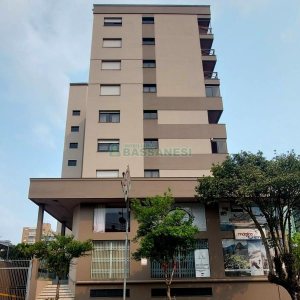 Apto Mobiliado com 70m², 2 dormitórios, 1 vaga, no bairro Centro em Caxias do Sul para Alugar