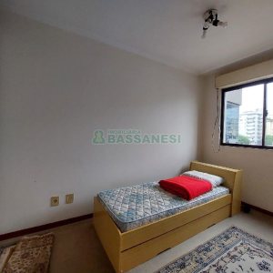 Apto Mobiliado com 70m², 2 dormitórios, 1 vaga, no bairro Centro em Caxias do Sul para Alugar