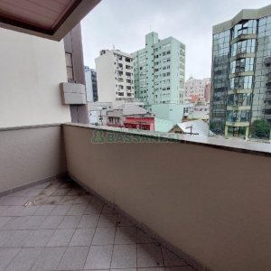Apto Mobiliado com 70m², 2 dormitórios, 1 vaga, no bairro Centro em Caxias do Sul para Alugar
