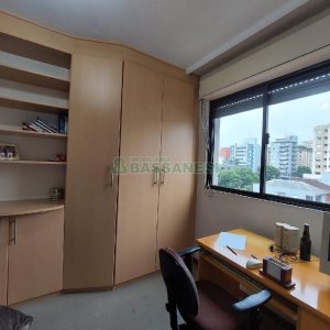 Apto Mobiliado com 70m², 2 dormitórios, 1 vaga, no bairro Centro em Caxias do Sul para Alugar