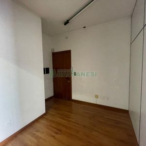 Sala com 57m², no bairro Centro em Caxias do Sul para Comprar