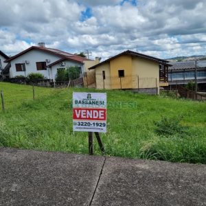 Terreno com 338m², no bairro Panazzolo em Caxias do Sul para Comprar