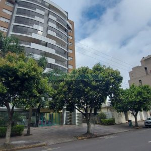 Apartamento com 78m², 2 dormitórios, 2 vagas, no bairro Centro em Caxias do Sul para Comprar