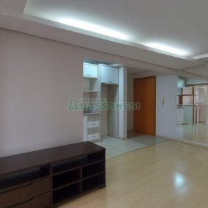 Apartamento com 78m², 2 dormitórios, 2 vagas, no bairro Centro em Caxias do Sul para Comprar