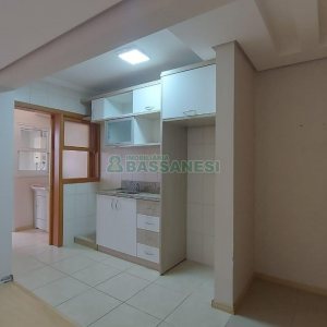 Apartamento com 78m², 2 dormitórios, 2 vagas, no bairro Centro em Caxias do Sul para Comprar