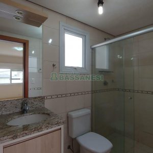 Apartamento com 78m², 2 dormitórios, 2 vagas, no bairro Centro em Caxias do Sul para Comprar