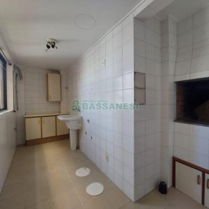 Apartamento com 115m², 3 dormitórios, 1 vaga, no bairro Lourdes em Caxias do Sul para Alugar