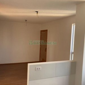 Apartamento com 47m², 2 dormitórios, 1 vaga, no bairro Desvio Rizzo em Caxias do Sul para Alugar