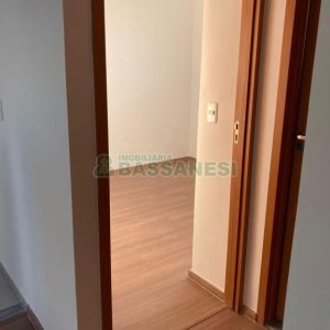 Apartamento com 47m², 2 dormitórios, 1 vaga, no bairro Desvio Rizzo em Caxias do Sul para Alugar