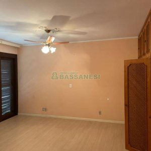 Casa com 200m², 4 dormitórios, 1 vaga, no bairro Nossa Senhora de Lourdes em Caxias do Sul para Comprar