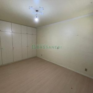 Casa com 200m², 4 dormitórios, 1 vaga, no bairro Nossa Senhora de Lourdes em Caxias do Sul para Comprar