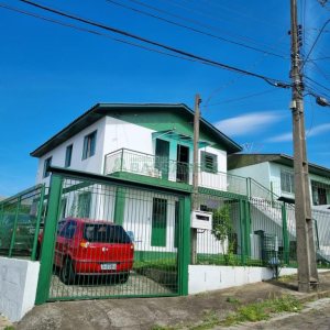 Casa com 145m², 6 dormitórios, 1 vaga, no bairro Serrano em Caxias do Sul para Comprar