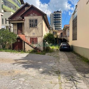 Terreno com 680m², no bairro Nossa Senhora de Lourdes em Caxias do Sul para Comprar