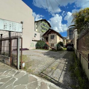 Terreno com 680m², no bairro Nossa Senhora de Lourdes em Caxias do Sul para Comprar