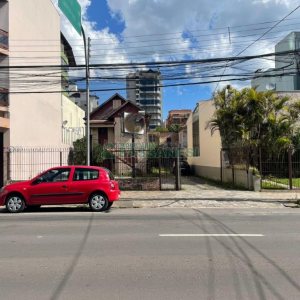 Terreno com 680m², no bairro Nossa Senhora de Lourdes em Caxias do Sul para Comprar