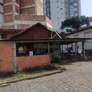 Casa com 290m², 2 dormitórios, no bairro Sagrada Família em Caxias do Sul para Comprar