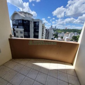Apto Mobiliado com 68m², 2 dormitórios, 1 vaga, no bairro Centro em Caxias do Sul para Alugar