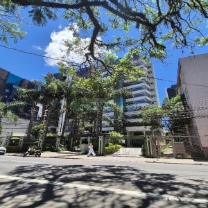 Apto Mobiliado com 160m², 3 dormitórios, 2 vagas, no bairro São Pelegrino em Caxias do Sul para Alugar