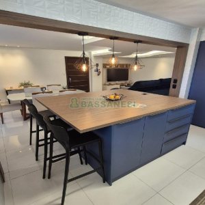 Apto Mobiliado com 160m², 3 dormitórios, 2 vagas, no bairro São Pelegrino em Caxias do Sul para Alugar