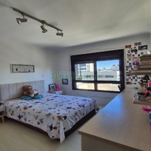 Apto Mobiliado com 160m², 3 dormitórios, 2 vagas, no bairro São Pelegrino em Caxias do Sul para Alugar