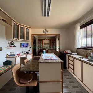 Casa com 383m², 4 dormitórios, 2 vagas, no bairro Bela Vista em Caxias do Sul para Comprar