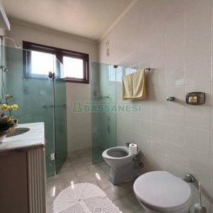 Casa com 383m², 4 dormitórios, 2 vagas, no bairro Bela Vista em Caxias do Sul para Comprar