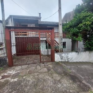 Casa com 90m², 2 dormitórios, 2 vagas, no bairro Santa Corona em Caxias do Sul para Alugar