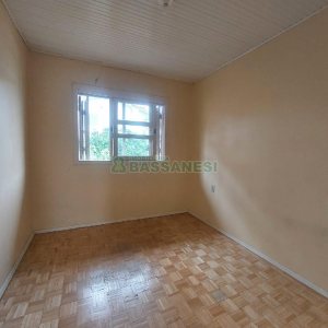 Casa com 90m², 2 dormitórios, 2 vagas, no bairro Santa Corona em Caxias do Sul para Alugar