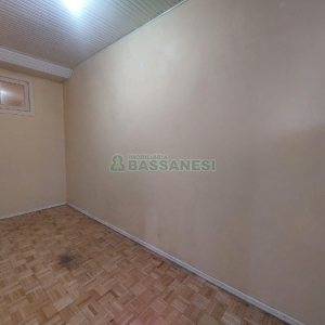 Casa com 90m², 2 dormitórios, 2 vagas, no bairro Santa Corona em Caxias do Sul para Alugar