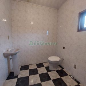 Casa com 90m², 2 dormitórios, 2 vagas, no bairro Santa Corona em Caxias do Sul para Alugar