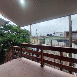 Casa com 90m², 2 dormitórios, 2 vagas, no bairro Santa Corona em Caxias do Sul para Alugar