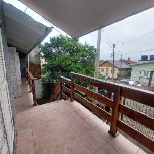 Casa com 90m², 2 dormitórios, 2 vagas, no bairro Santa Corona em Caxias do Sul para Alugar