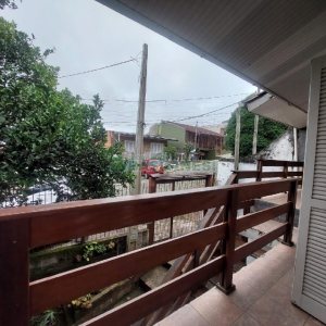 Casa com 90m², 2 dormitórios, 2 vagas, no bairro Santa Corona em Caxias do Sul para Alugar