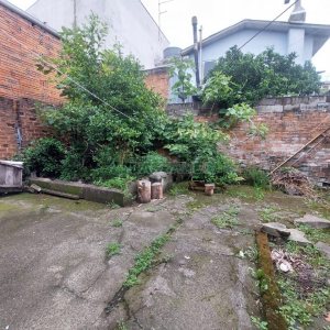 Casa com 90m², 2 dormitórios, 2 vagas, no bairro Santa Corona em Caxias do Sul para Alugar