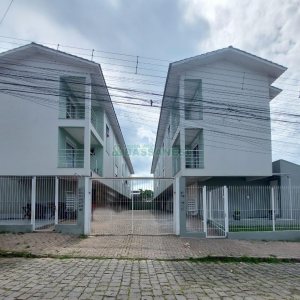 Sobrado com 82m², 2 dormitórios, 1 vaga, no bairro Nossa Senhora do Rosário em Caxias do Sul para Comprar