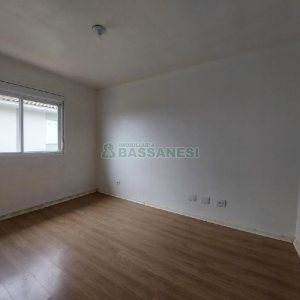 Sobrado com 82m², 2 dormitórios, 1 vaga, no bairro Nossa Senhora do Rosário em Caxias do Sul para Comprar