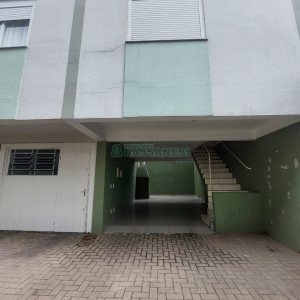 Sobrado com 82m², 2 dormitórios, 1 vaga, no bairro Nossa Senhora do Rosário em Caxias do Sul para Comprar
