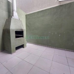 Sobrado com 82m², 2 dormitórios, 1 vaga, no bairro Nossa Senhora do Rosário em Caxias do Sul para Comprar