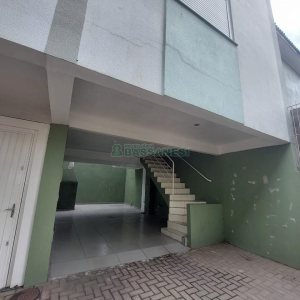 Sobrado com 82m², 2 dormitórios, 1 vaga, no bairro Nossa Senhora do Rosário em Caxias do Sul para Comprar