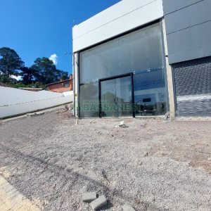 Loja com 500m², 6 vagas, no bairro Medianeira em Caxias do Sul para Alugar