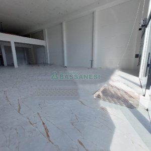 Loja com 500m², 6 vagas, no bairro Medianeira em Caxias do Sul para Alugar