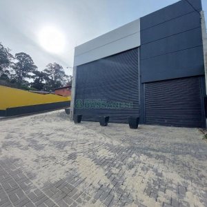 Loja com 500m², 6 vagas, no bairro Medianeira em Caxias do Sul para Alugar