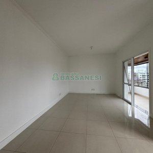 Apartamento com 120m², 3 dormitórios, 2 vagas, no bairro Madureira em Caxias do Sul para Alugar