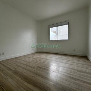 Apartamento com 120m², 3 dormitórios, 2 vagas, no bairro Madureira em Caxias do Sul para Alugar