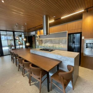 Apartamento com 241m², 3 dormitórios, 2 vagas, no bairro Exposição em Caxias do Sul para Comprar