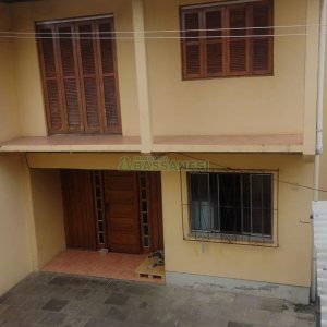 Casa com 297m², 4 dormitórios, 2 vagas, no bairro Medianeira em Caxias do Sul para Comprar