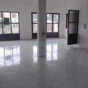 Casa com 297m², 4 dormitórios, 2 vagas, no bairro Medianeira em Caxias do Sul para Comprar