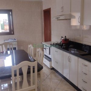 Casa com 297m², 4 dormitórios, 2 vagas, no bairro Medianeira em Caxias do Sul para Comprar