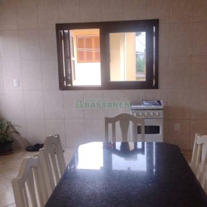 Casa com 297m², 4 dormitórios, 2 vagas, no bairro Medianeira em Caxias do Sul para Comprar